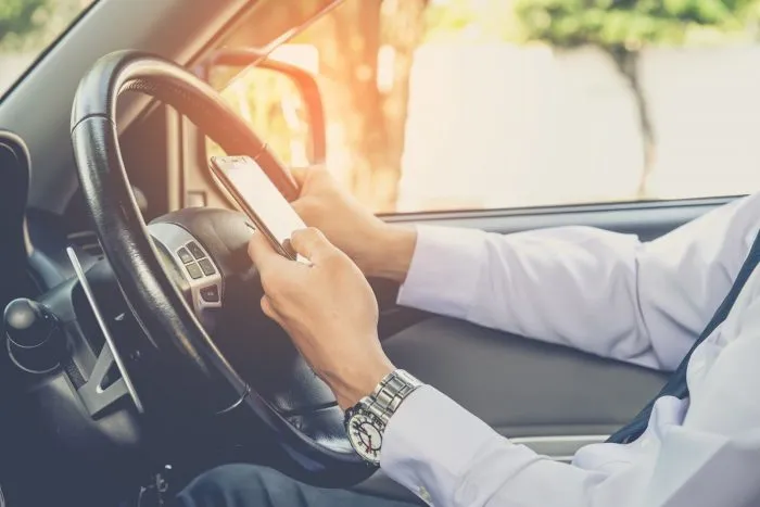 dangers of driving with mobile phone|using phones while driving|money fines texting driving|bag car distracted novus