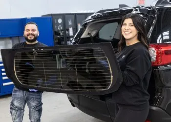 NOVUS Glass of Southeast Shreveport technicians performing auto glass replacement